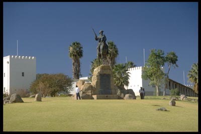 Reiterdenkmal und alte Feste - Namibia