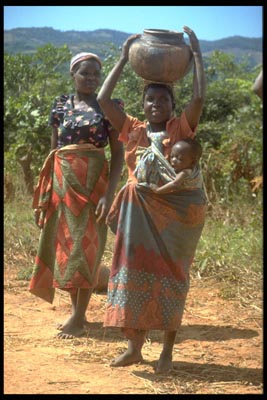 Frauen und Kinder nahe Livingstonia - Malawi