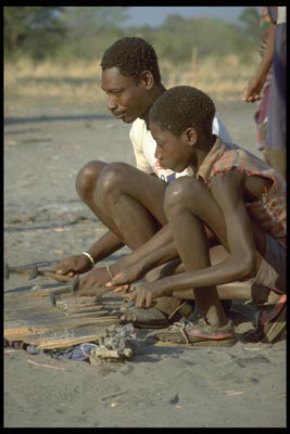 Ovambo Familie bei der Arbeit - Namibia