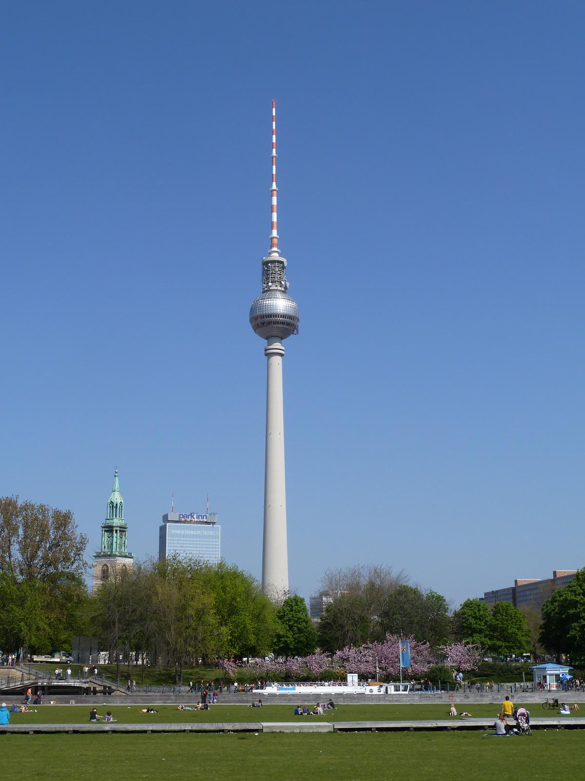 Berliner Fernsehturm auf dem Alexanderplatz