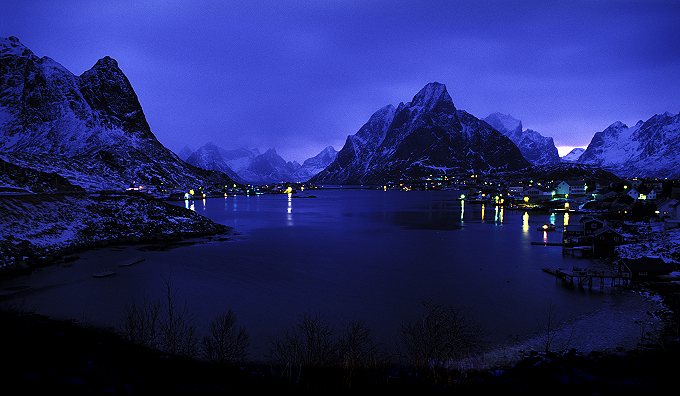 Reine eine Stunde vor Sonnenaufgang - Lofoten - Norwegen